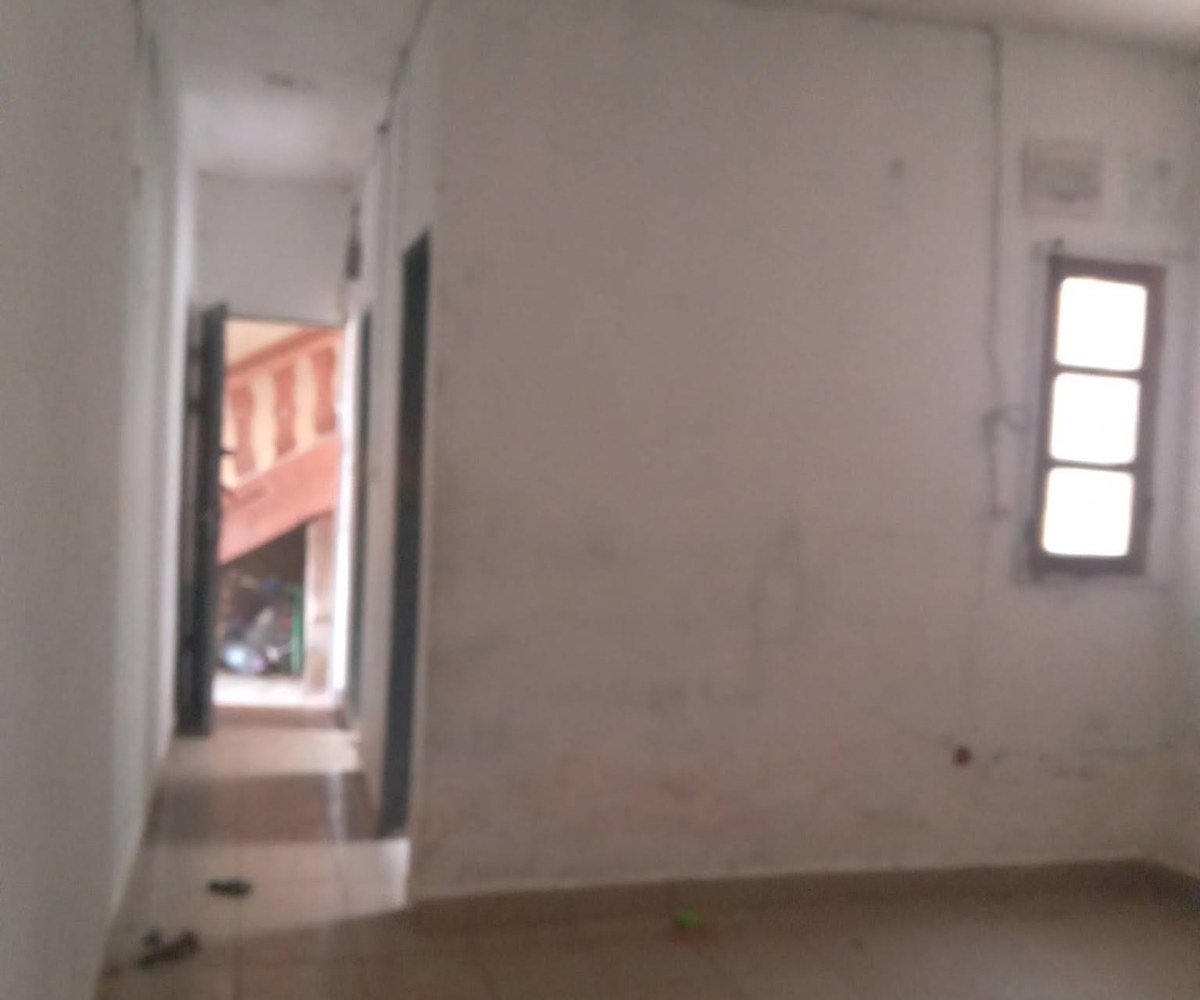Vaste chambre moderne à louer à Obobogo