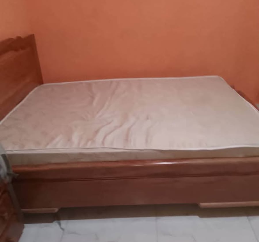 Chambre moderne neuve à louer – Village entrée Carrière, Douala