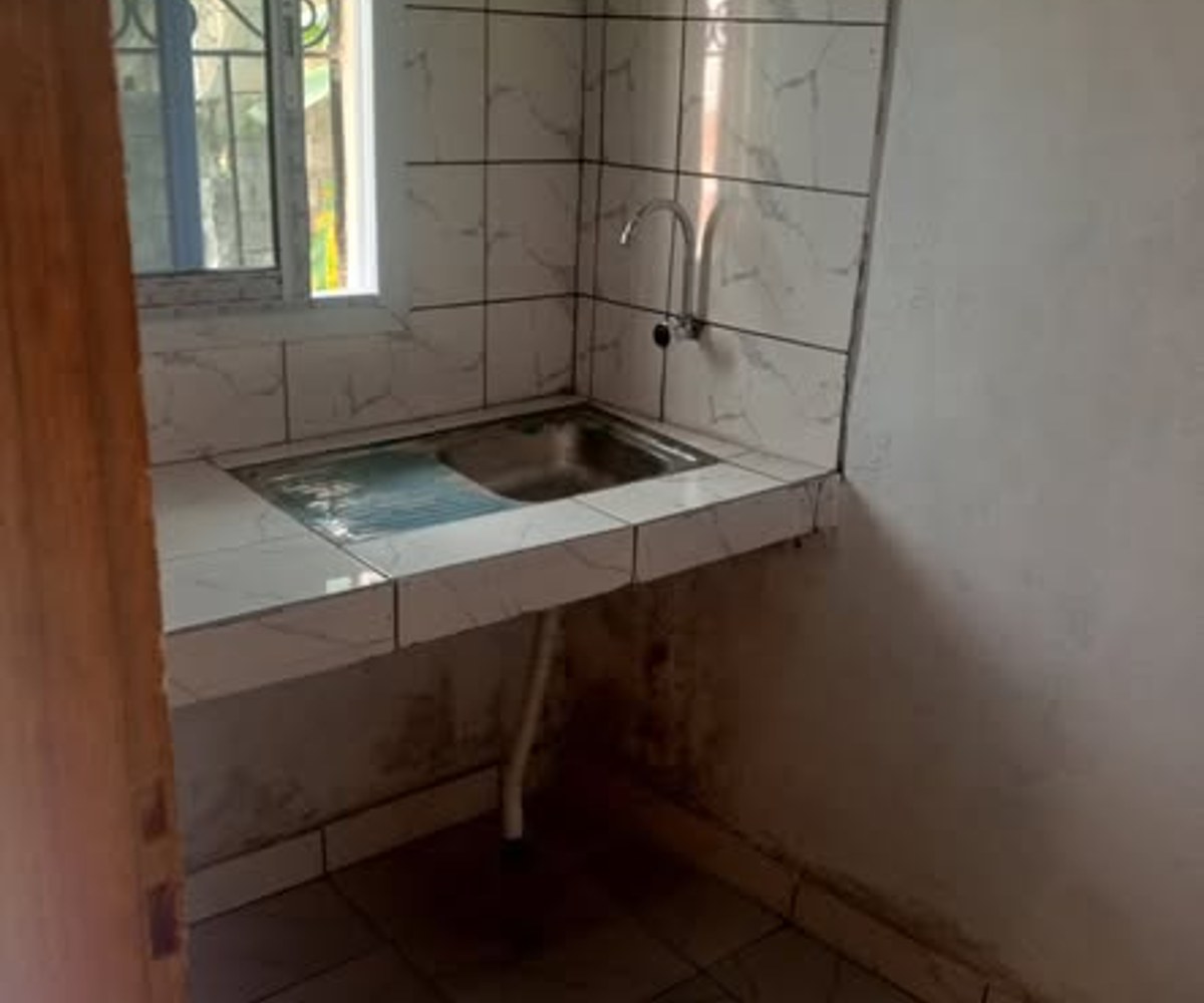 Chambre moderne à louer - Village, Douala