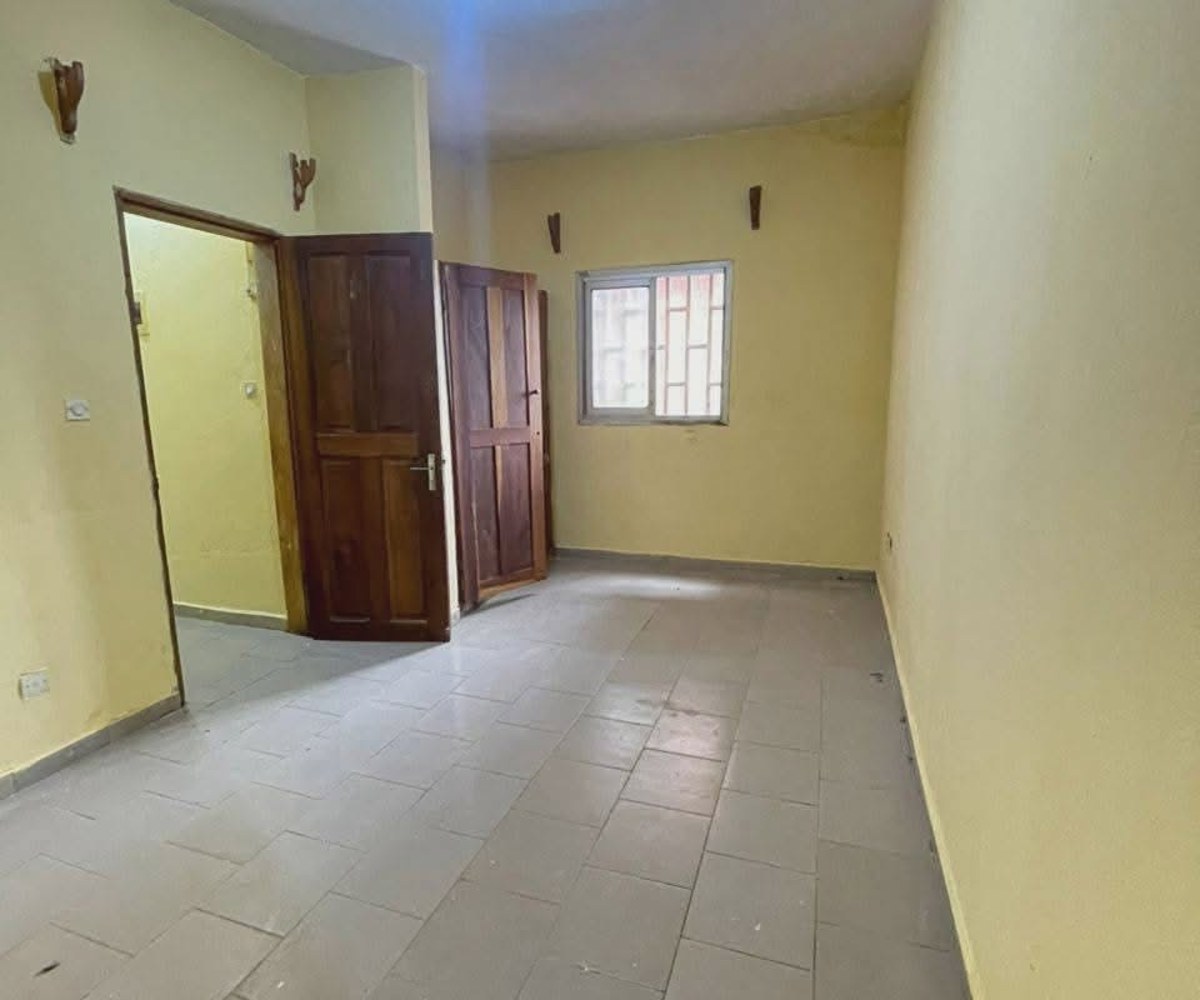Studio moderne à Biyem-Assi