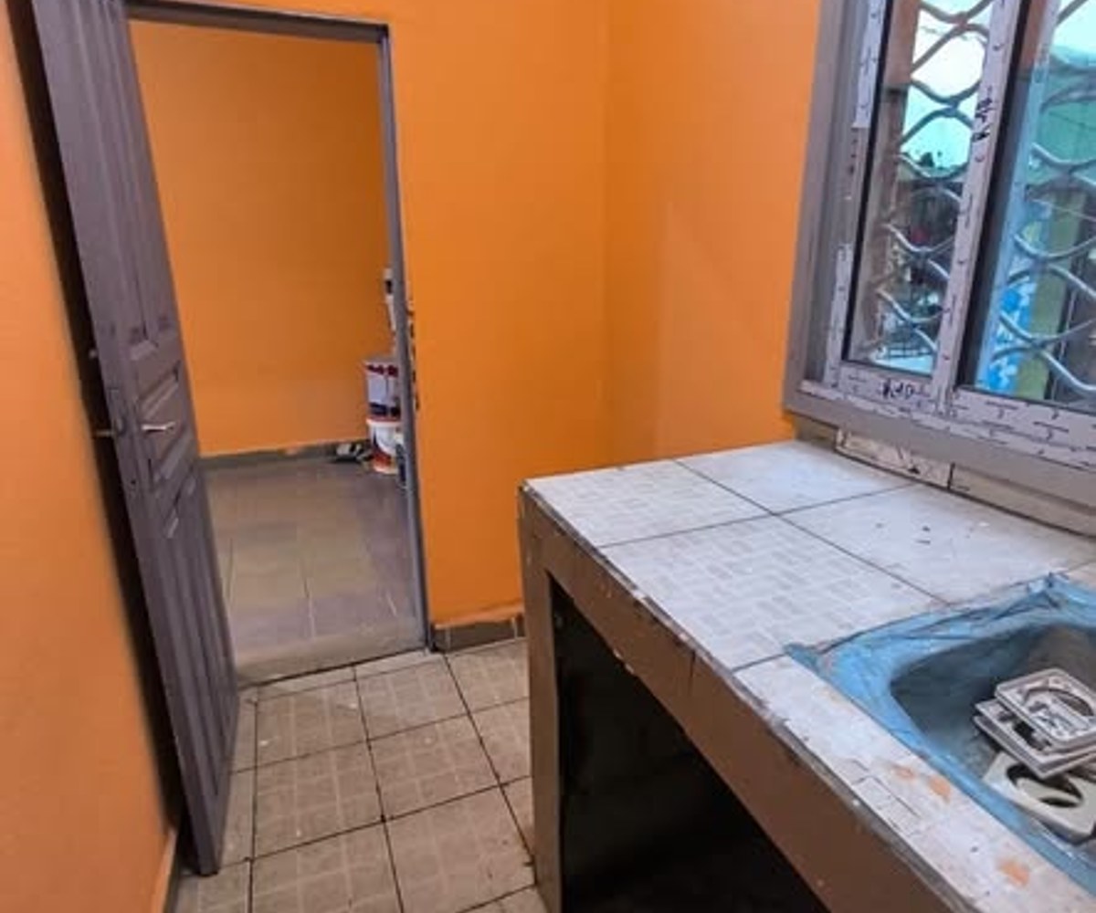 Studio moderne à Ndogbong carrefour conquête