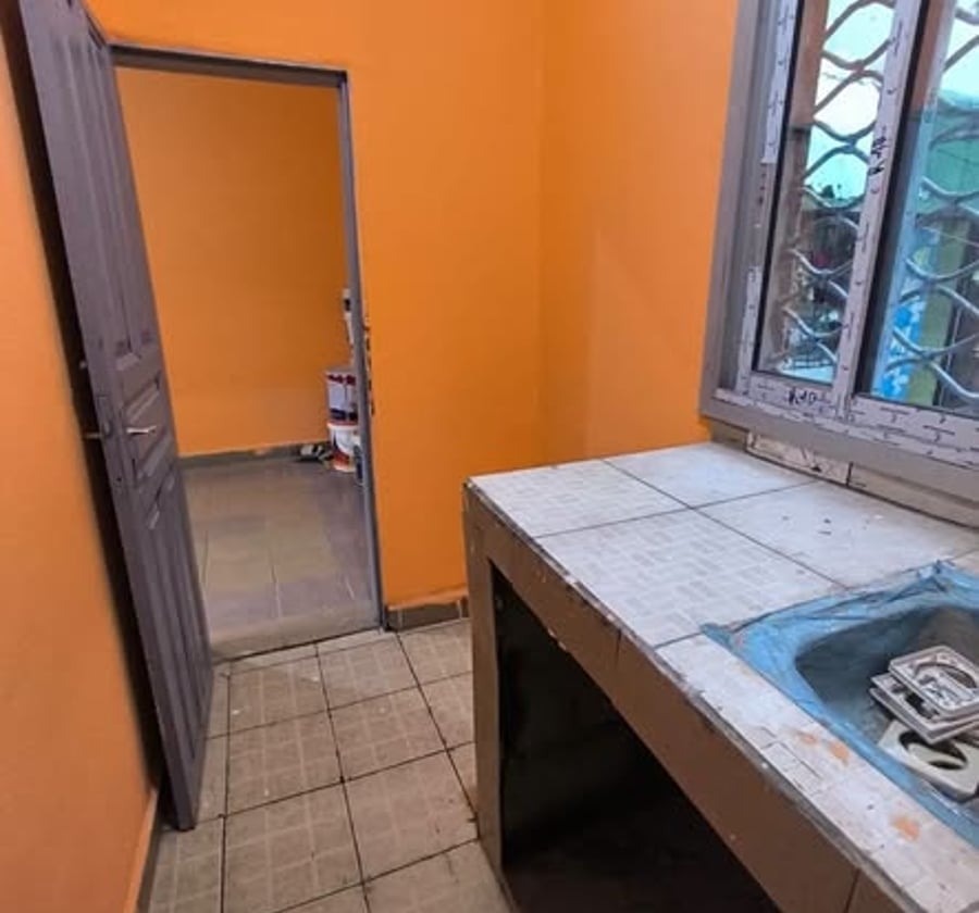 Studio moderne à Ndogbong carrefour conquête