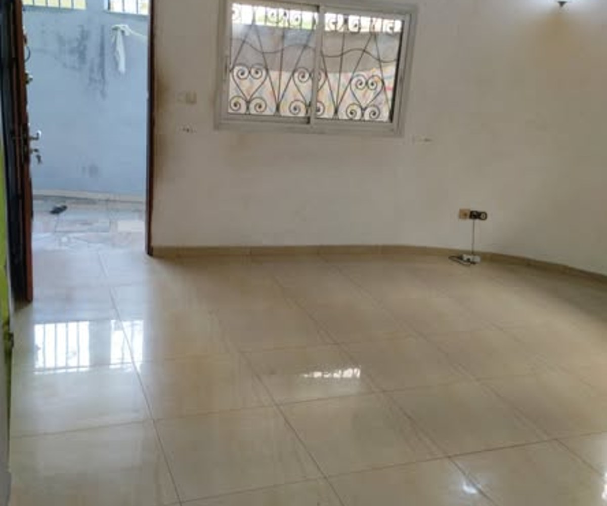 Maison 2 chambres à louer à Akwa Nord