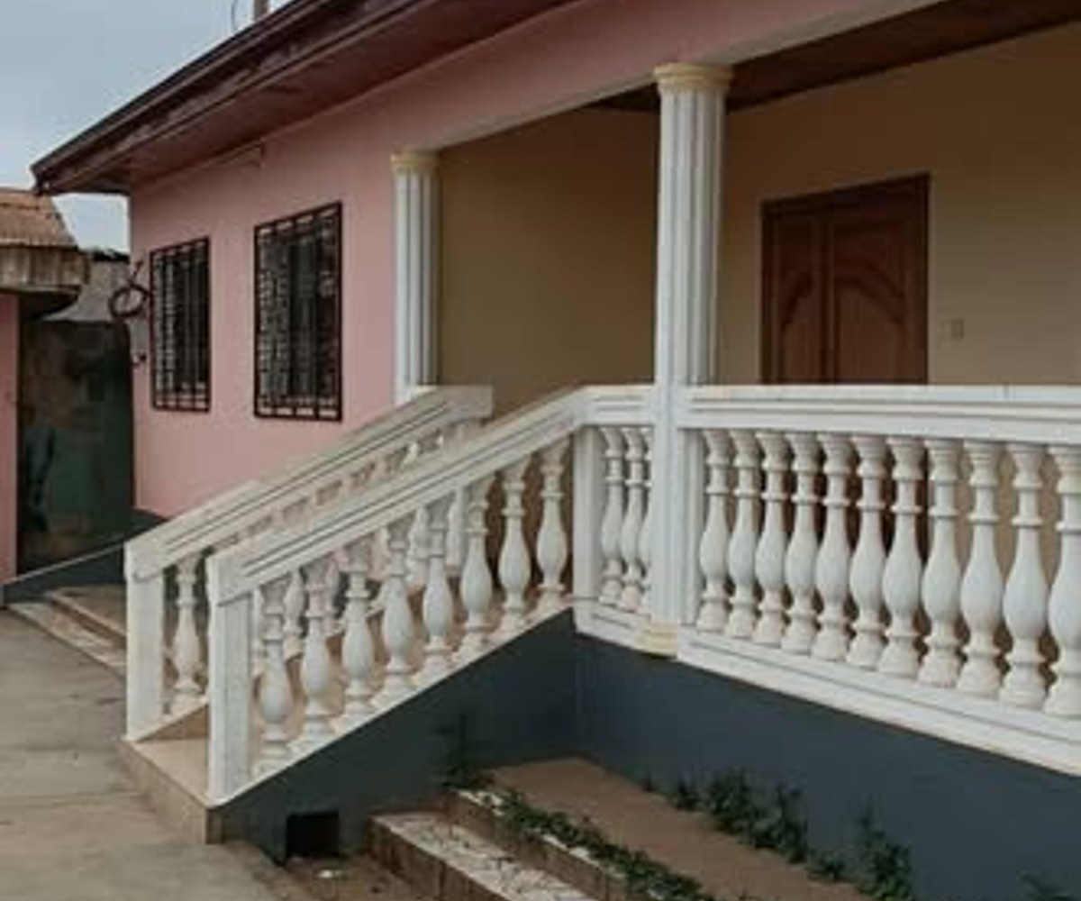 Entrepôt avec bureau, 4 chambres à louer à Mvan Tropicana