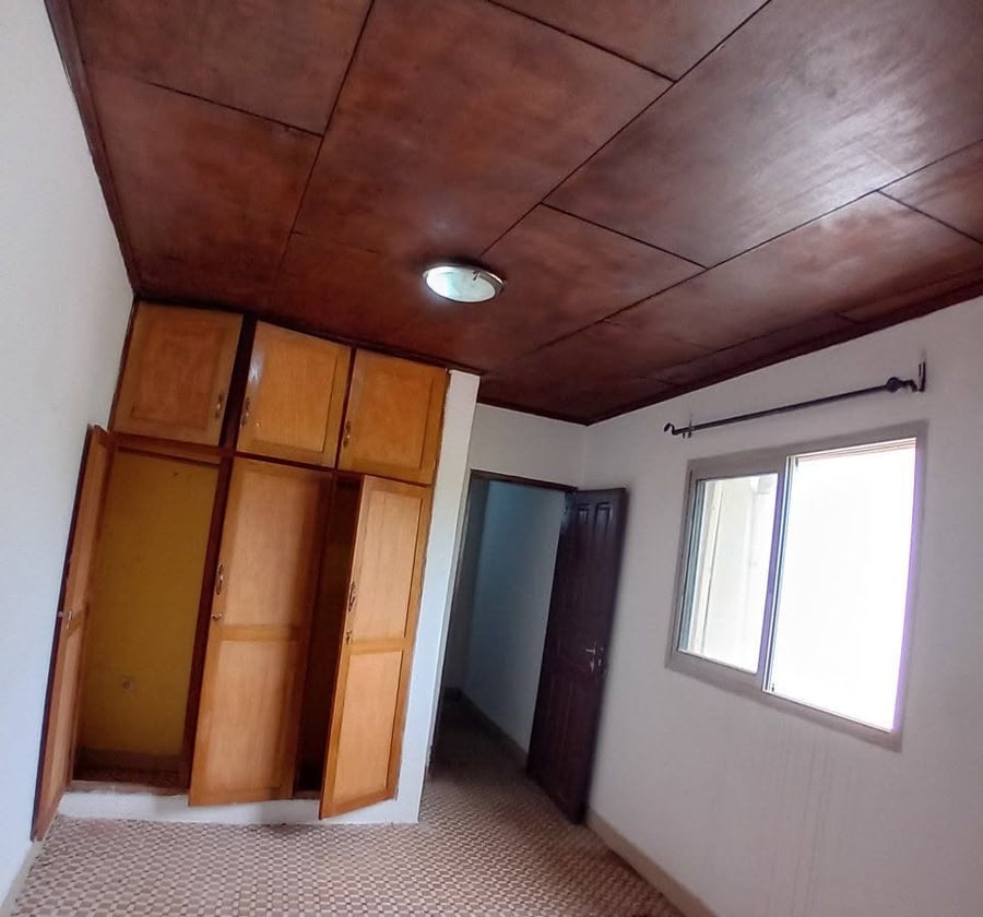Studio individuel à louer à Santa Barbara, Douala