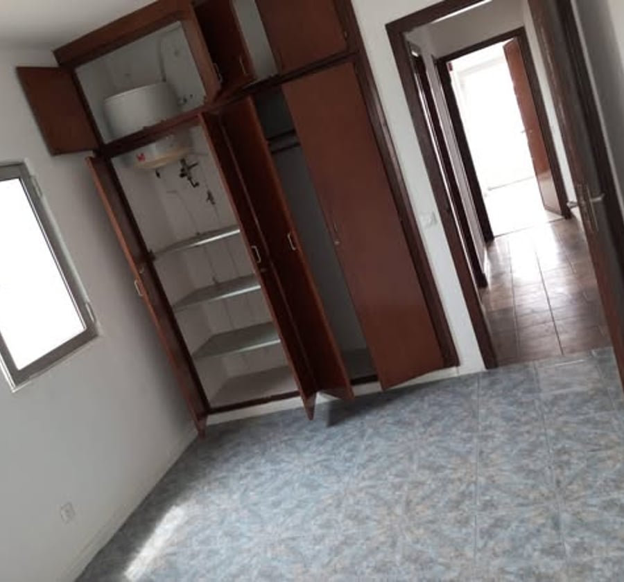 Appartement haut standing 3 chambres – Bonapriso, Douala