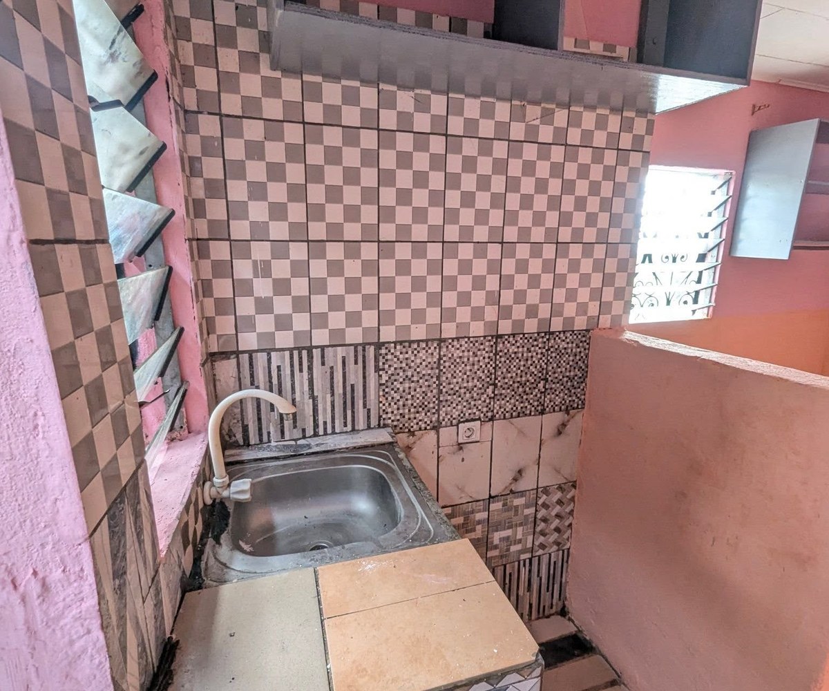 Chambre moderne avec cuisine – Makepe Missoké, Douala