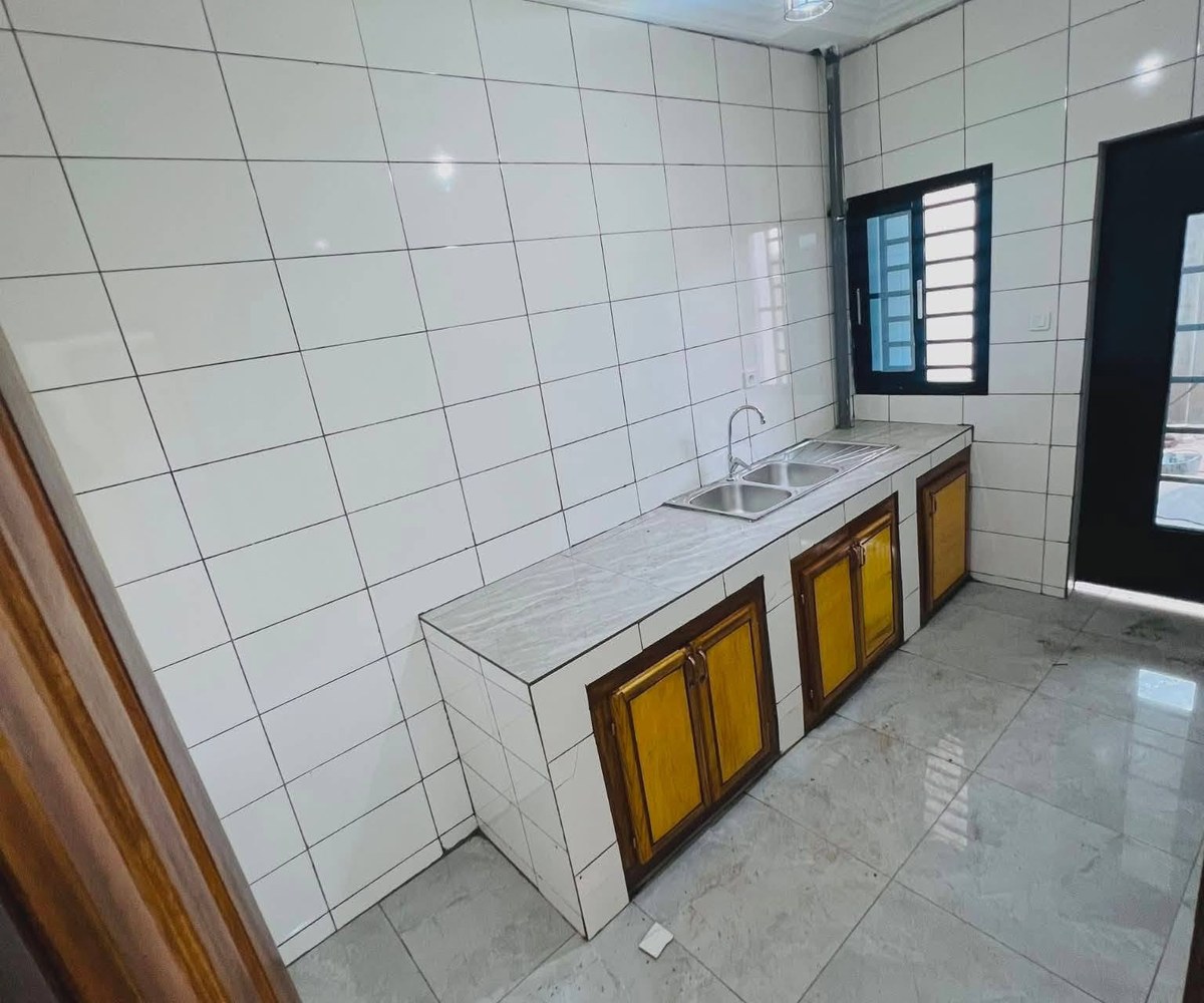 Studio moderne à louer à Olembe