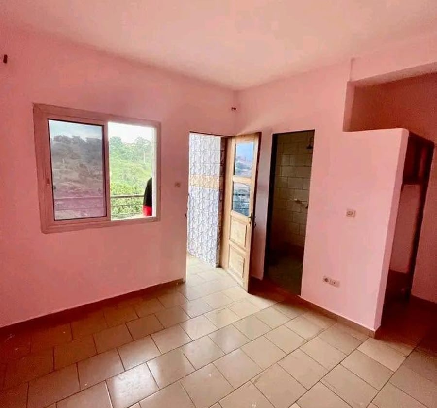 Vaste chambre moderne à louer - Obobogo