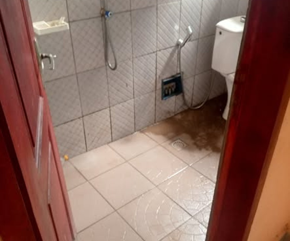 Chambre moderne avec placard - Ari Village, Yaoundé