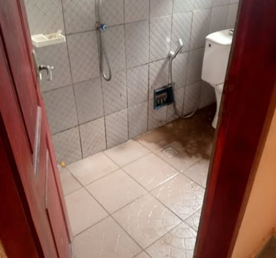 Chambre moderne avec placard - Ari Village, Yaoundé