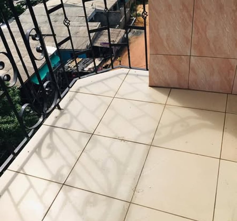 Vaste et magnifique appartement moderne avec groupe électrogène à PK8