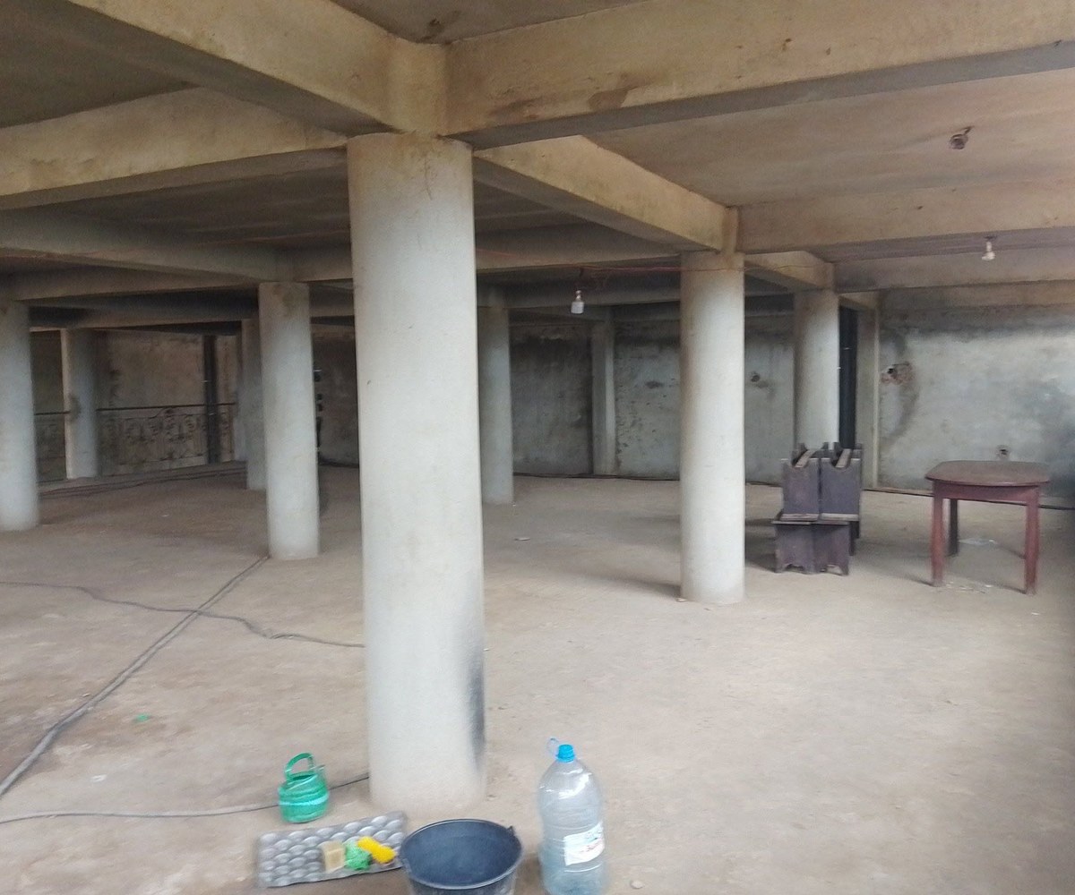 Magasin à louer à Mokolo - Yaoundé - 1000 m²
