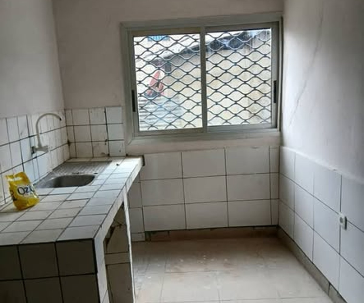 Vaste Chambre Moderne à Bonamoussadi, Douala