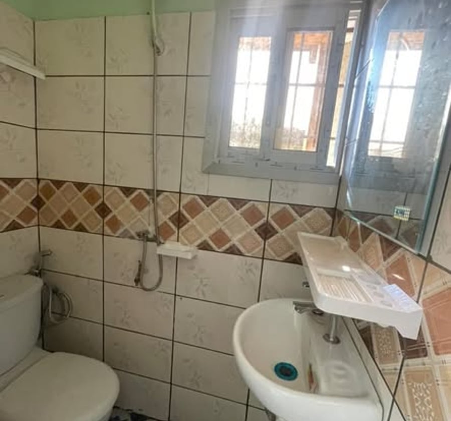 Chambre moderne à louer – PK 15, Douala