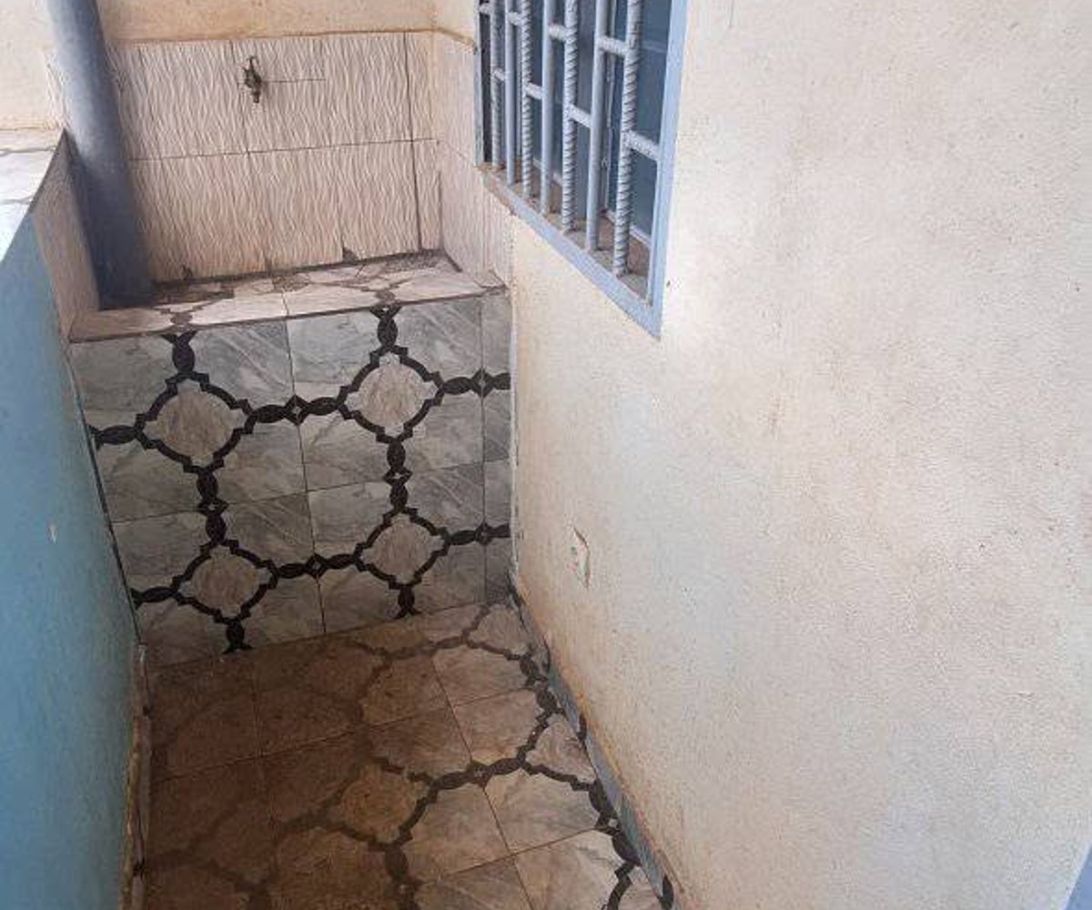 Vaste chambre moderne à louer à Ekie, Yaoundé