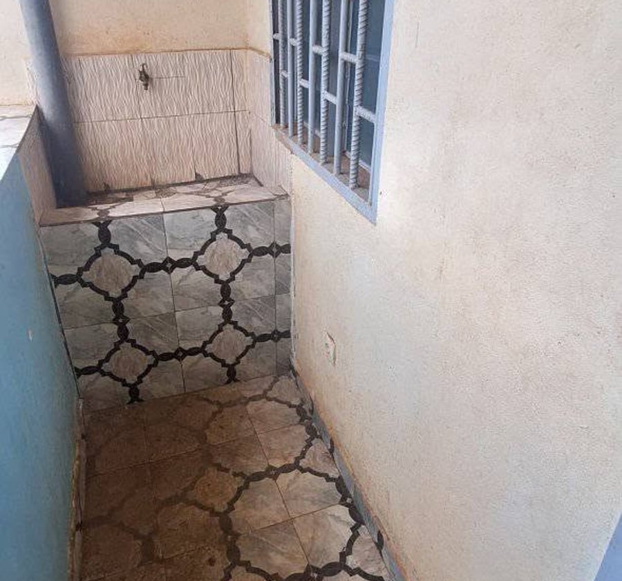 Vaste chambre moderne à louer à Ekie, Yaoundé