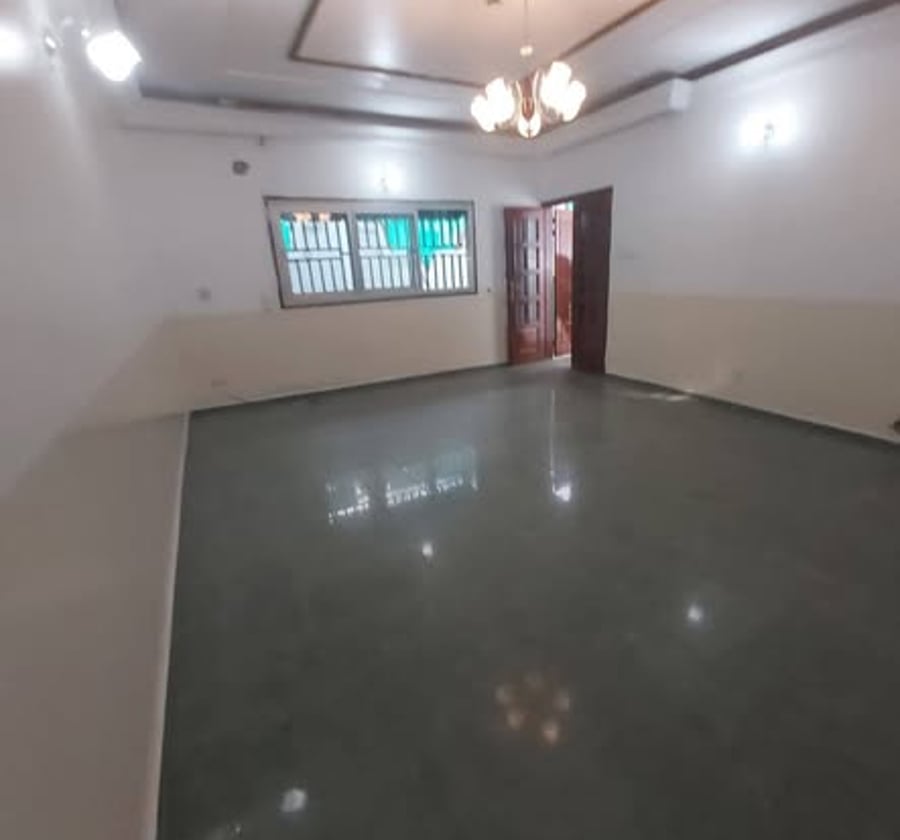 Villa avec dépendance à louer à Biyem-Assi, Yaoundé