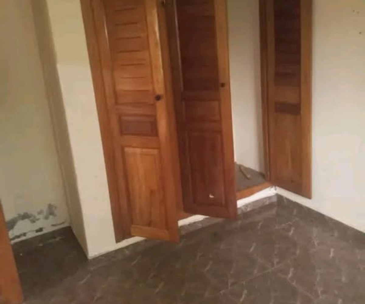 Studio moderne à louer à Awae Escalier