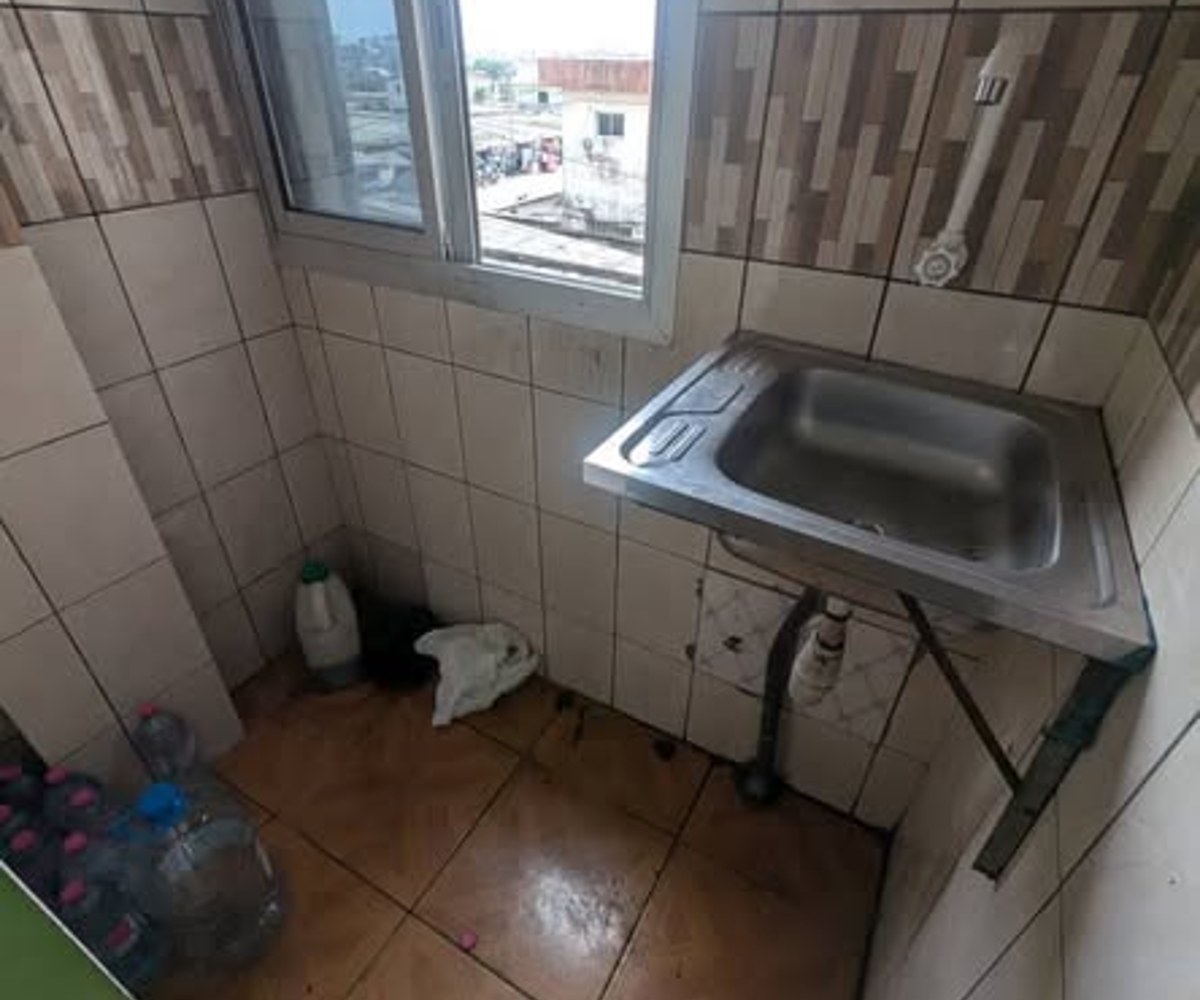 Chambre 3 pièces à Cité des Palmiers – Meublé ? Non, vide