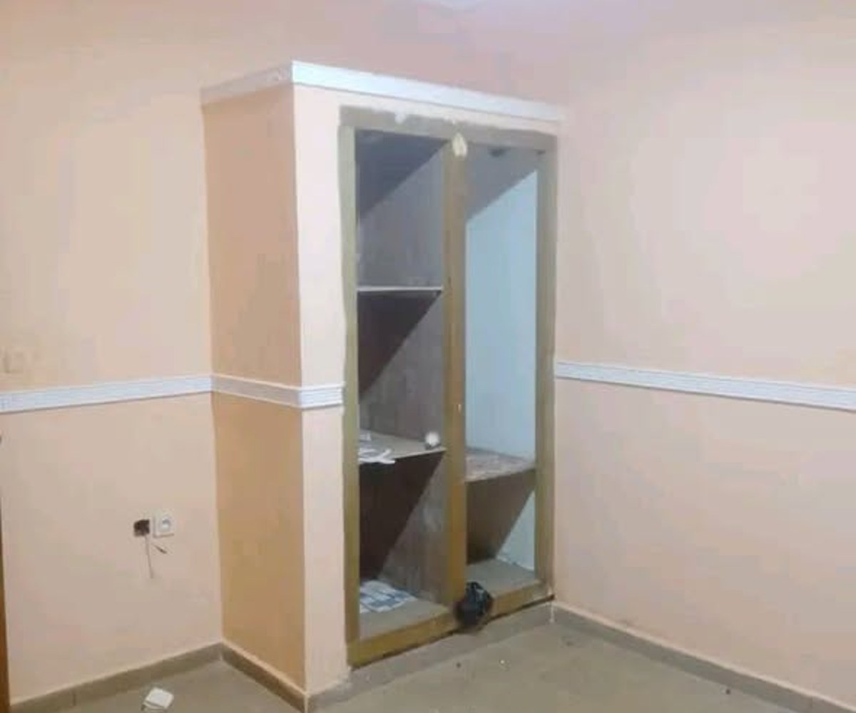 Chambre moderne à Nkoabang
