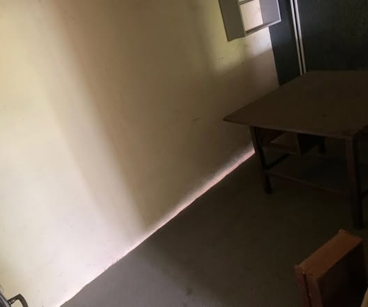 Boutique avec mezzanine à louer à Akwa, Douala