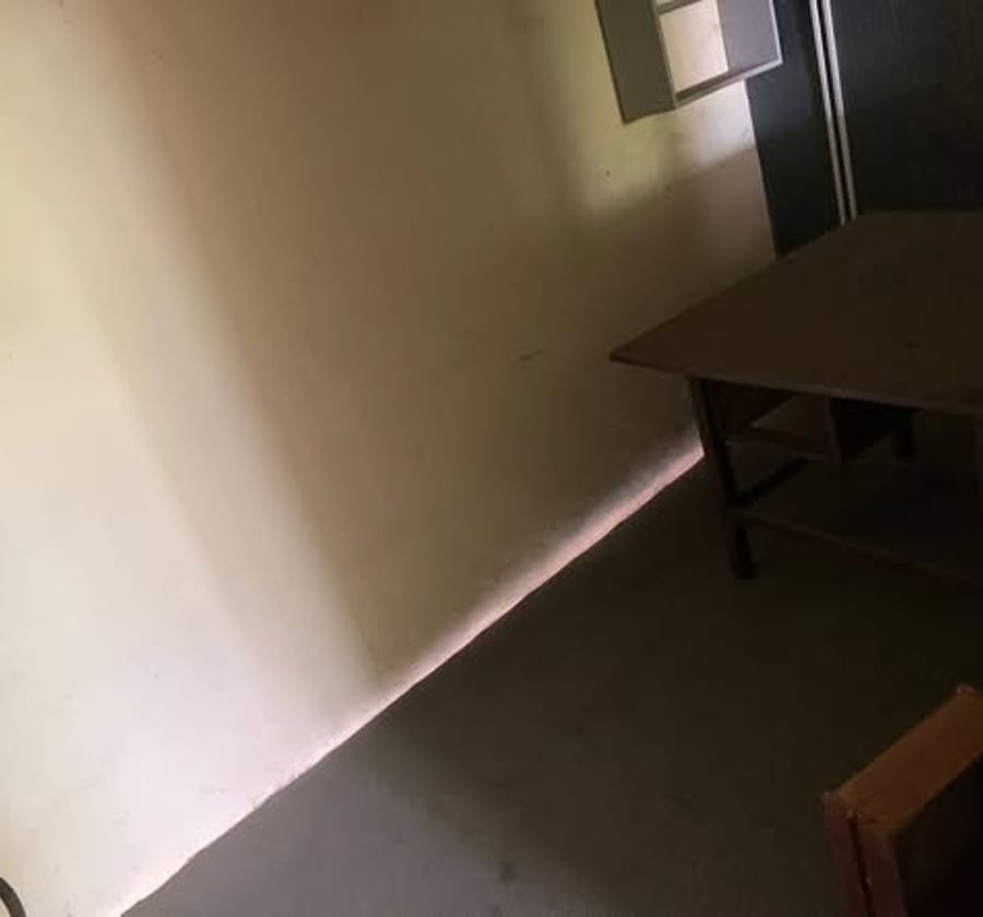 Boutique avec mezzanine à louer à Akwa, Douala