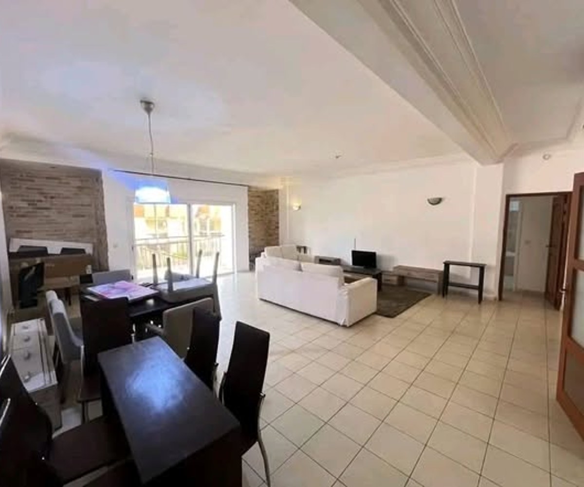 Vaste appartement 3 chambres à louer - Bonapriso, Douala