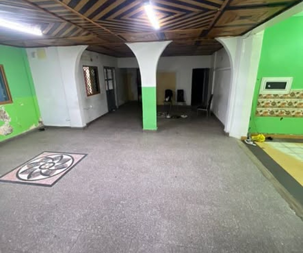 Vaste espace commercial à louer - Bonamoussadi