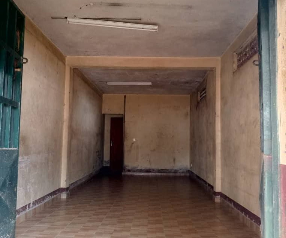 Magasin à louer à Essomba