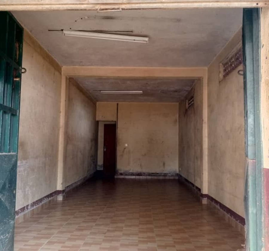 Magasin à louer à Essomba