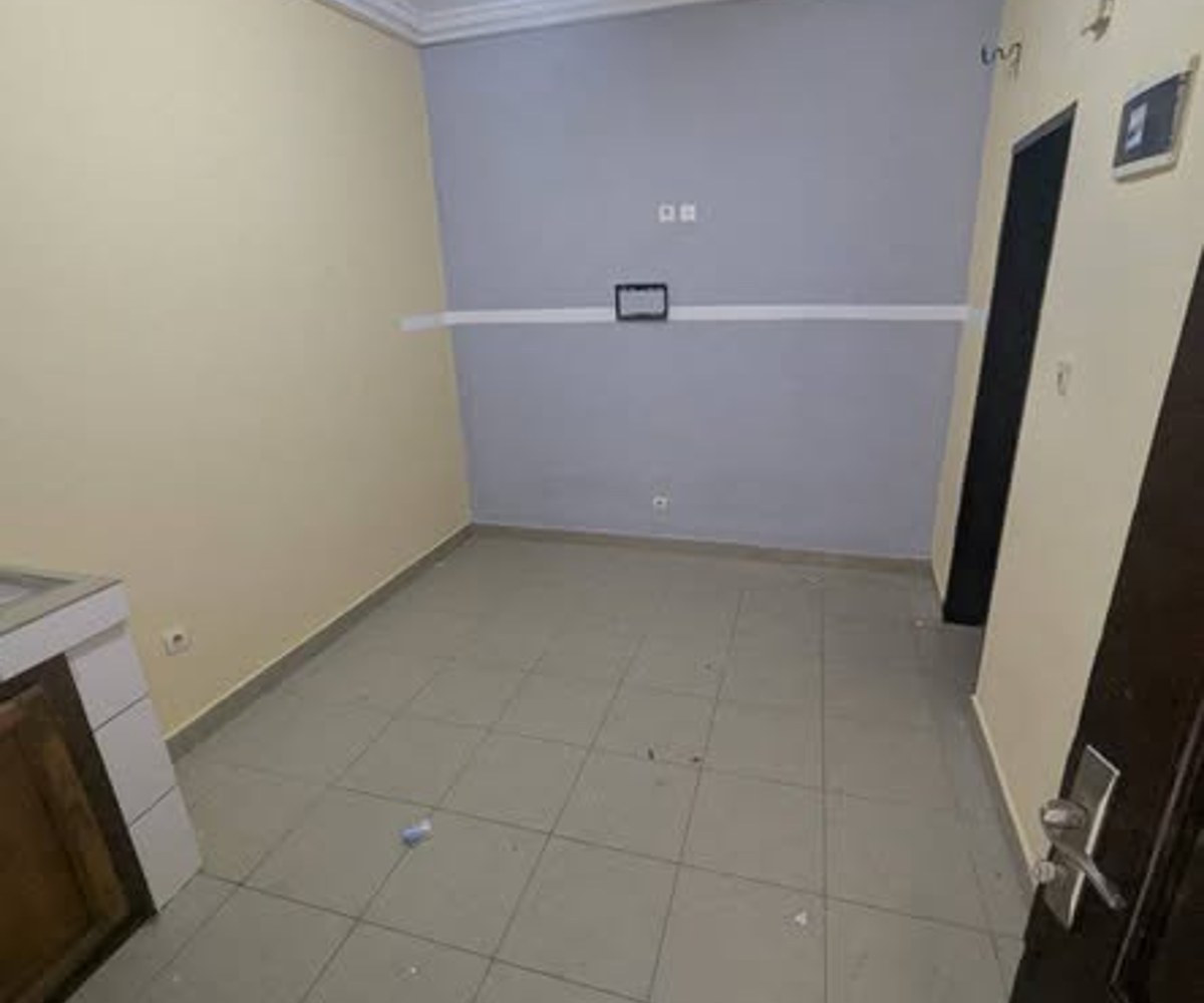 Studio staffé à Makepe, Douala