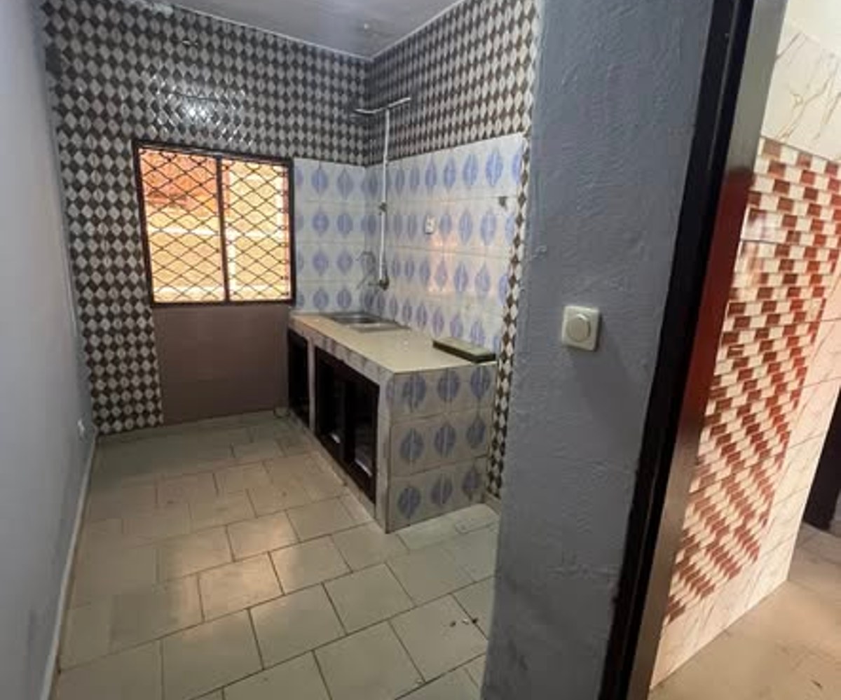 Appartement à louer à Mendong carrefour banane