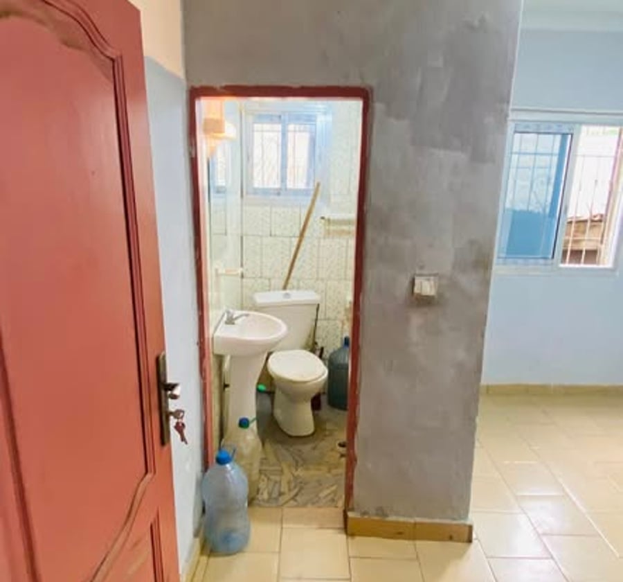 Chambre moderne 1er niveau PK13 Douala