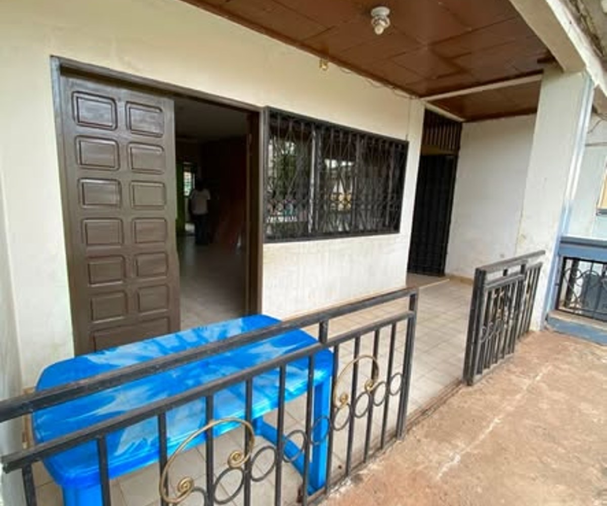Appartement individuel 3 chambres à Titi Garage