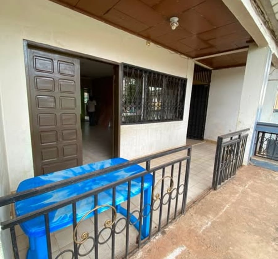 Appartement individuel 3 chambres à Titi Garage