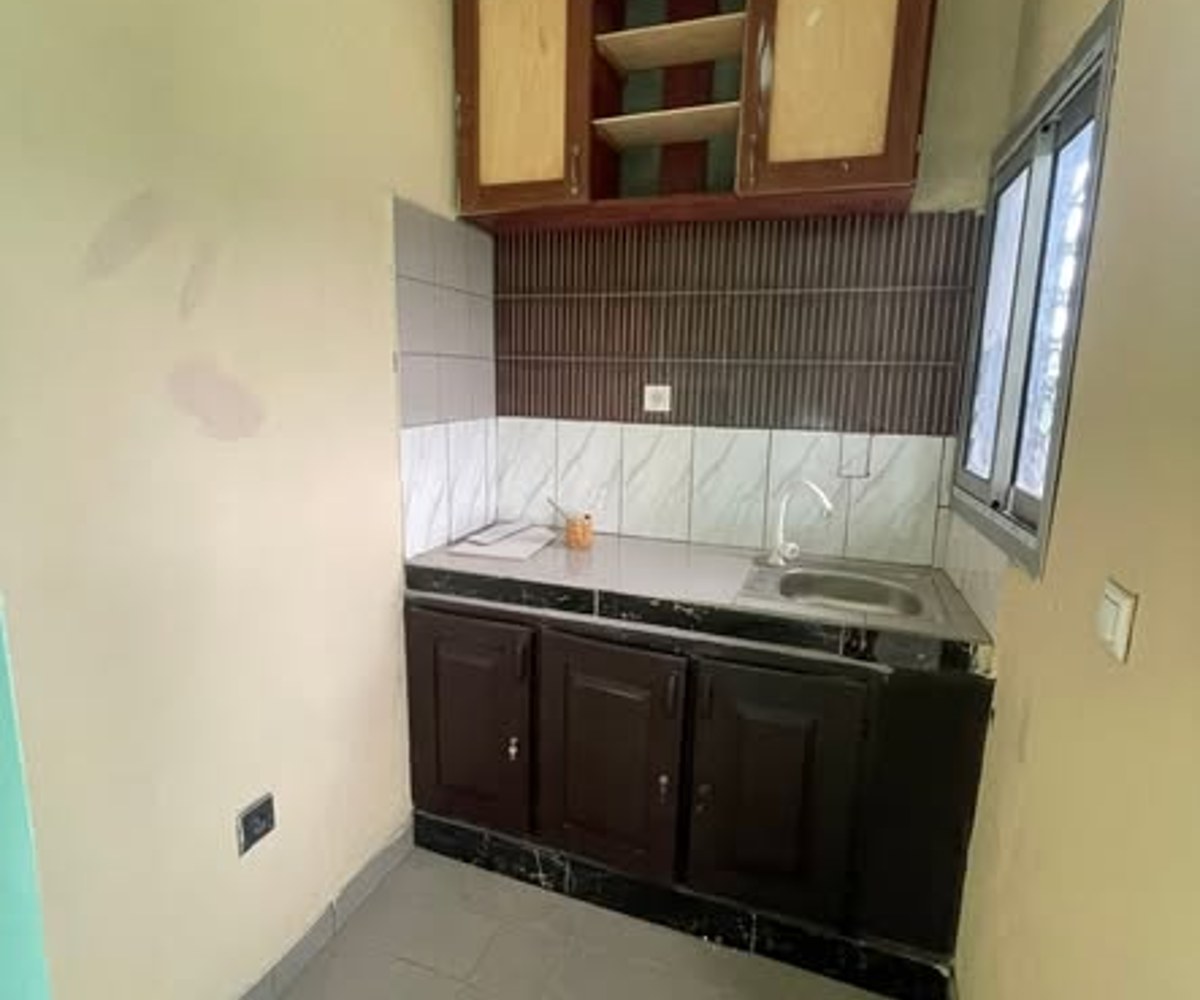 Studio moderne neuf à PK12, Douala