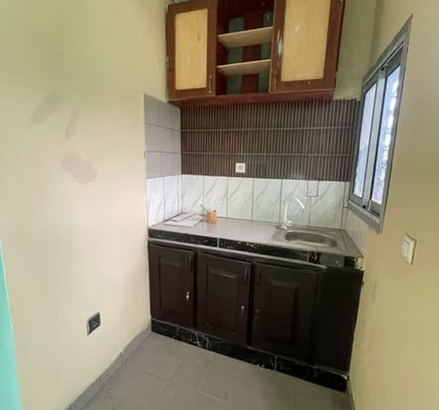 Studio moderne neuf à PK12, Douala