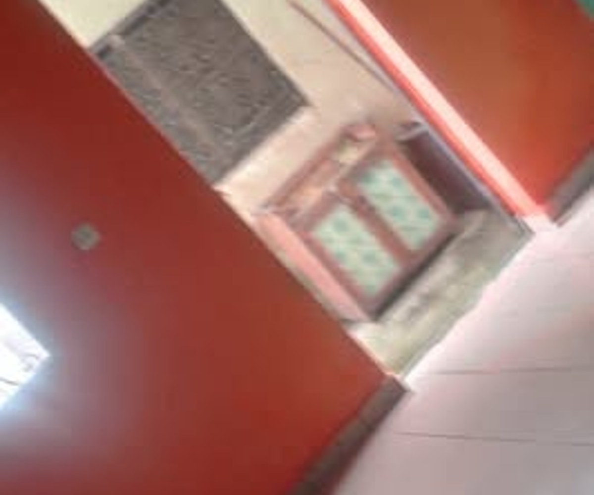 Grande chambre à Ndogbassi 1 avec compteur prépayé et forage