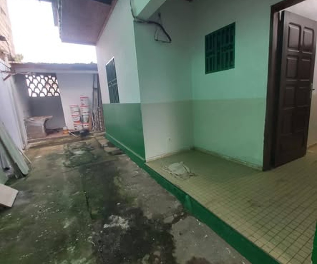 Villa à louer à Biyem-Assi - 6 chambres, 4 douches