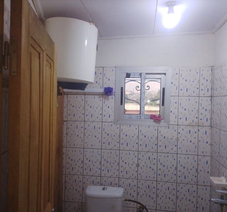 Chambre moderne à Mimboman Château
