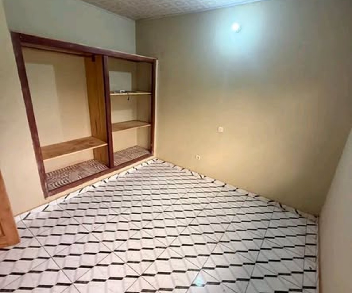 Studio moderne à louer à Nkolfoulou