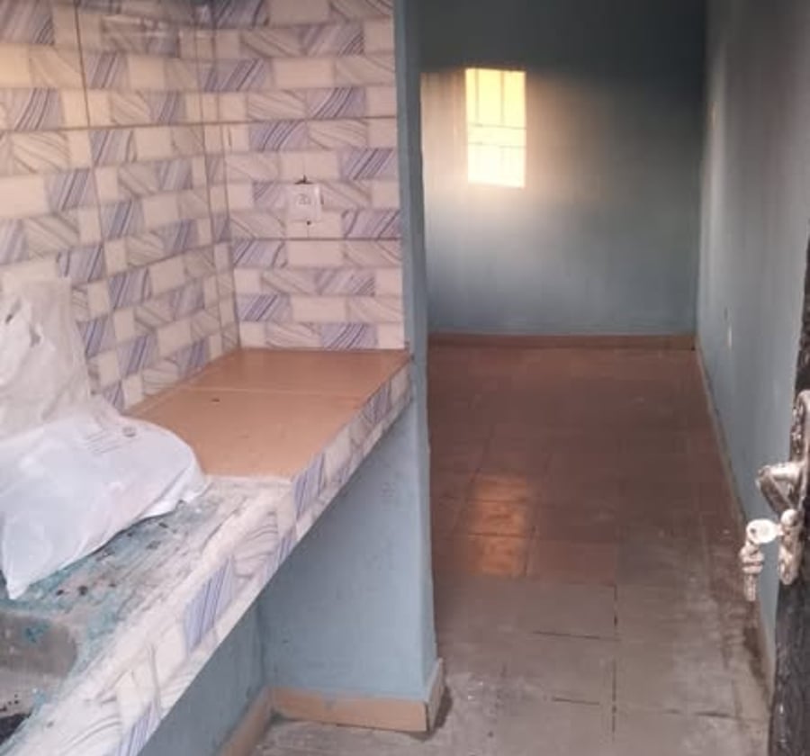 Chambre moderne à louer à Bonaberi