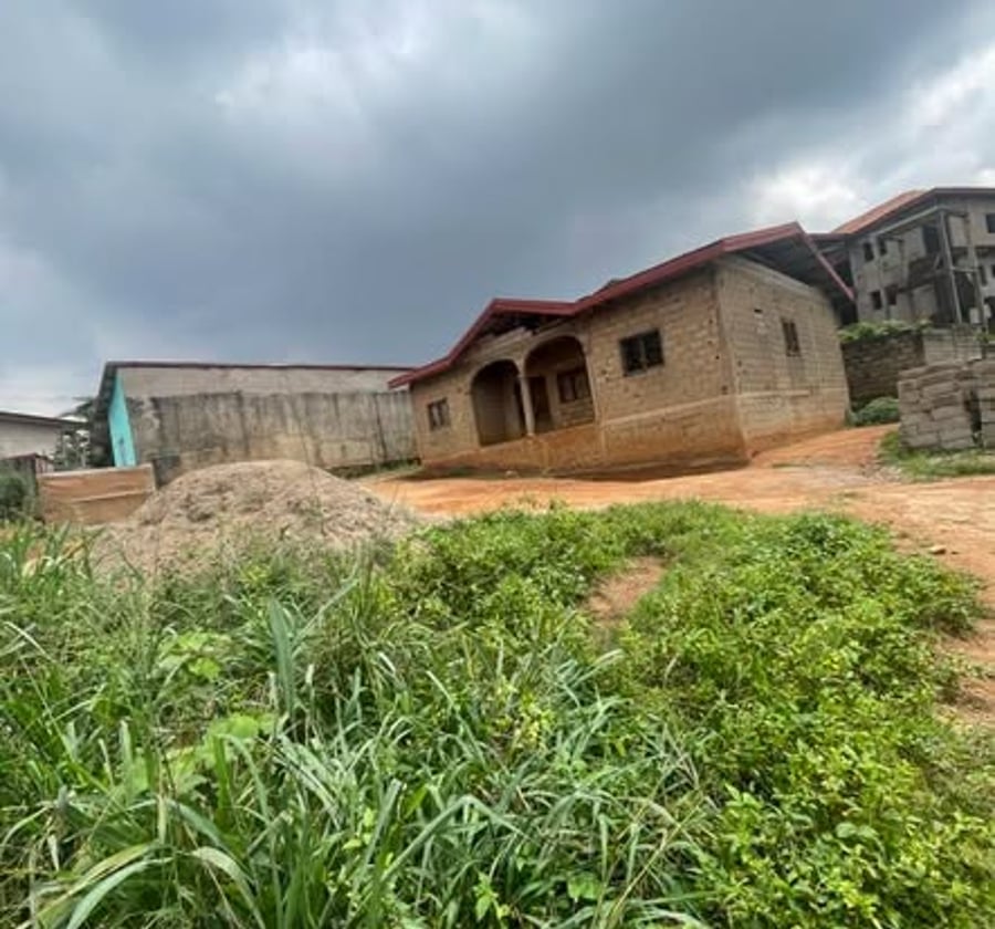 Maison et terrain à vendre à Nkoabang, Yaoundé