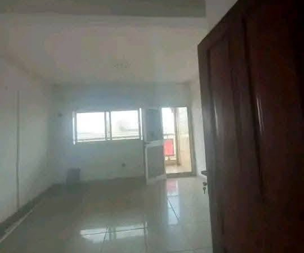Bureau à louer à Akwa avec balcon privé