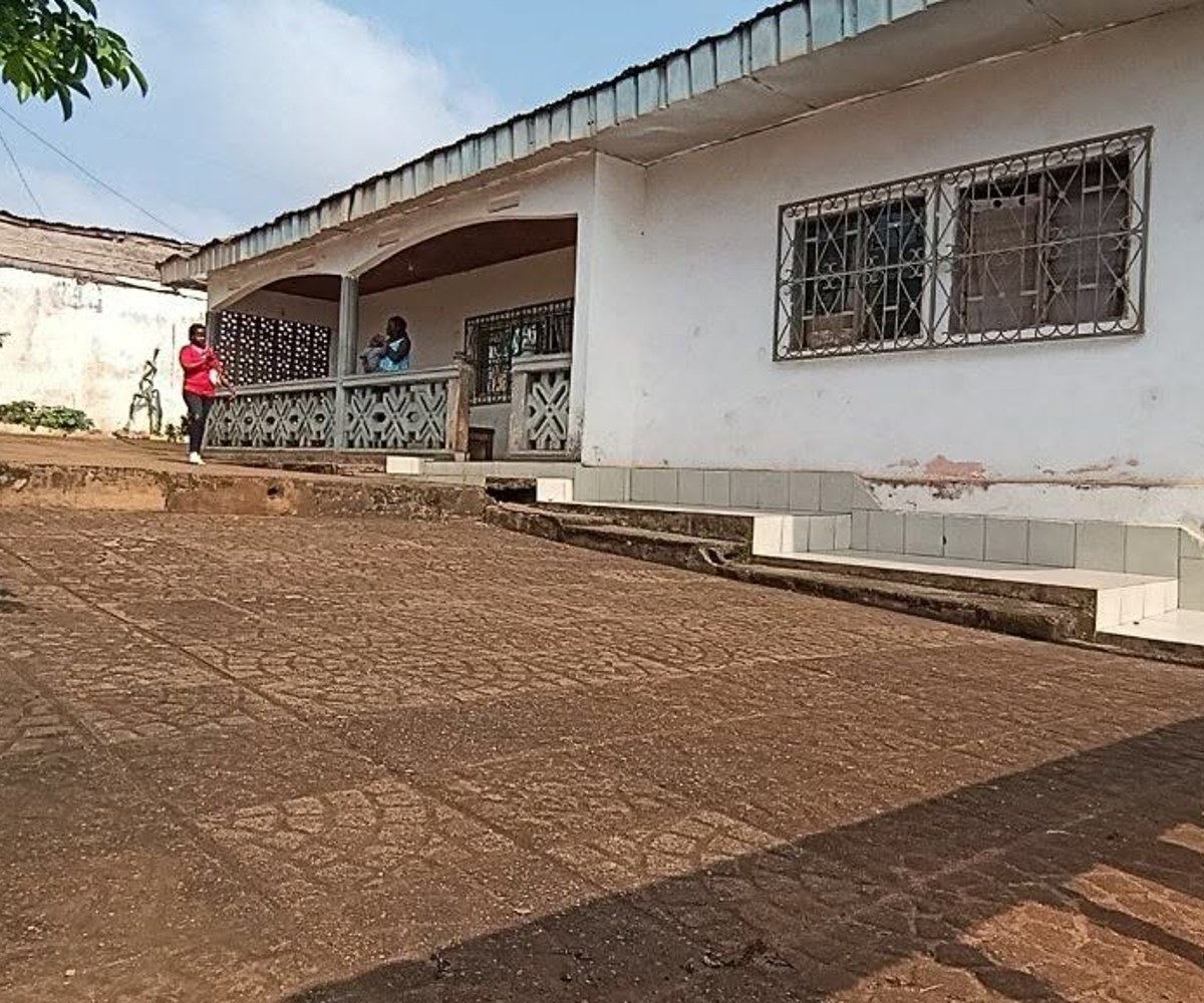 Villa à louer à Nkomo - 7 chambres, 3 douches