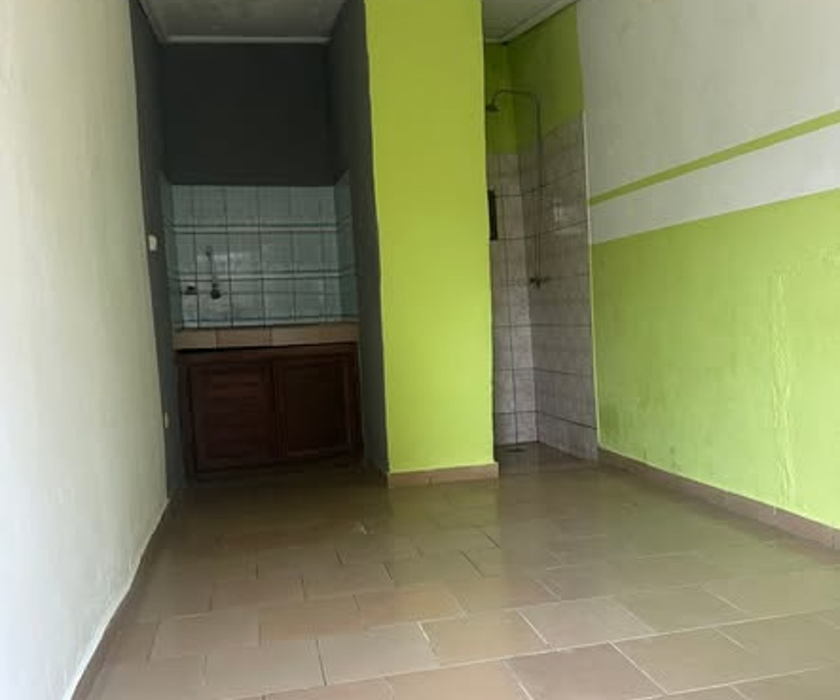 Chambre moderne 3 pièces à Logbessou