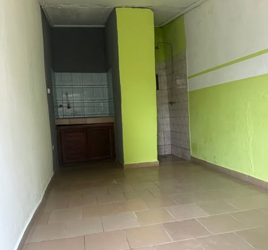 Chambre moderne 3 pièces à Logbessou