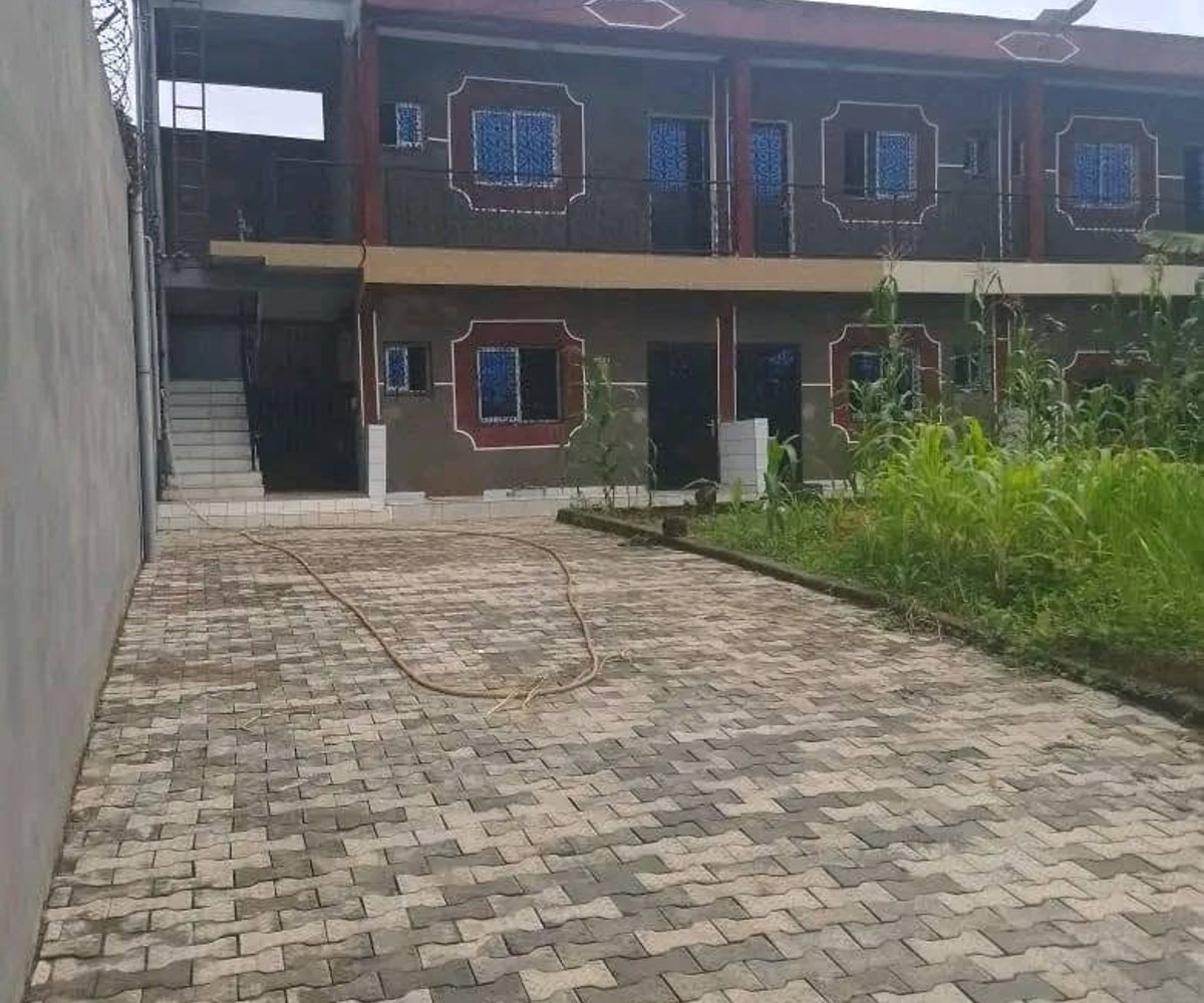 Chambres modernes à louer à Odza