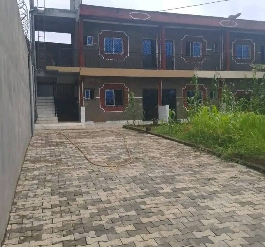Chambres modernes à louer à Odza